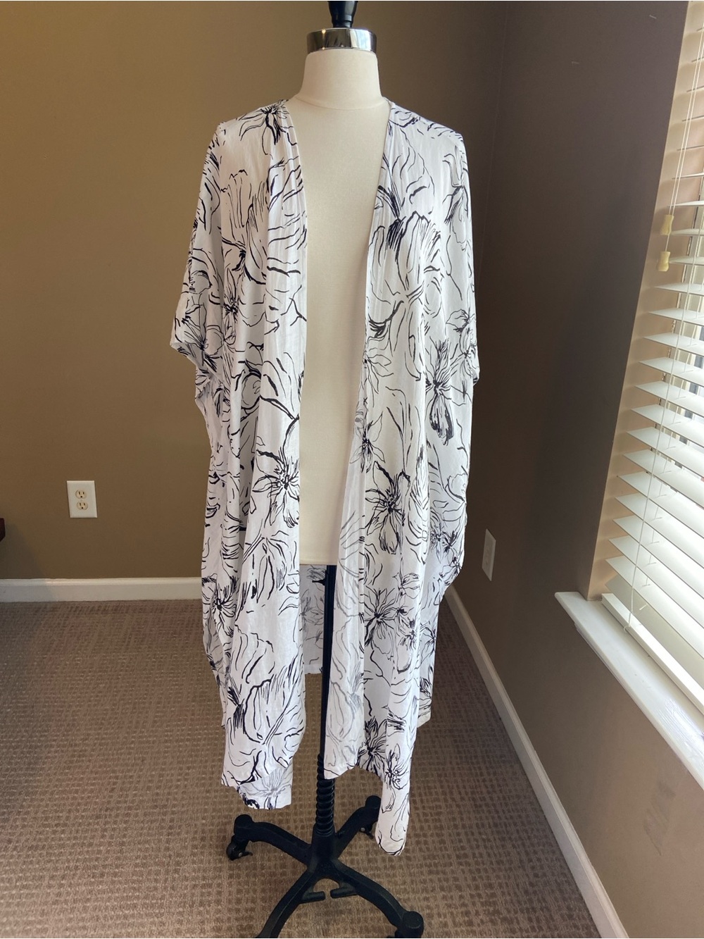 Joie‎ Black and White Floral Linen Blend Kimono One Size Flowy Oversized Vacay